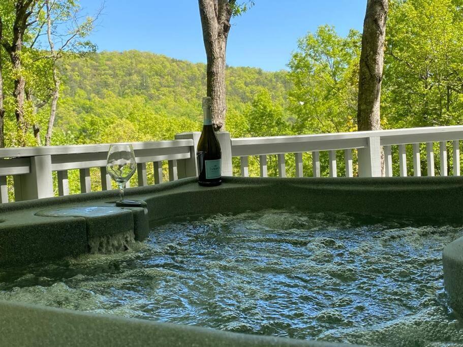 Willa Montreat Round House - Mountain Views, Renovated Black Mountain Zewnętrze zdjęcie